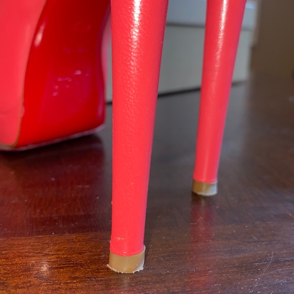 SOLD ON REALREAL - Picture 9 of 11